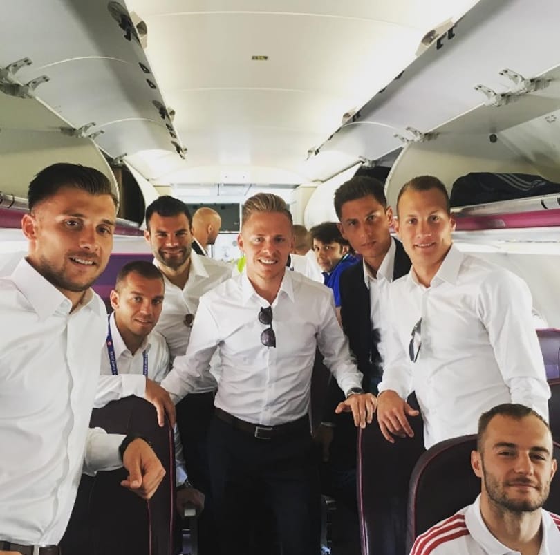 A repülőről és a bordeaux-i pályáról is üzentek Dzsudzsákék