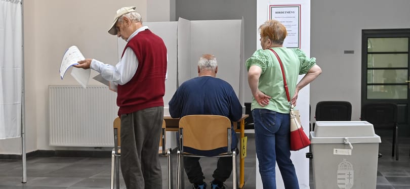 Urnanyitástól urnazárásig - a választás napjának krónikája percről percre