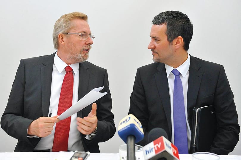 Dőlnek ki az állami cégek sztármenedzserei