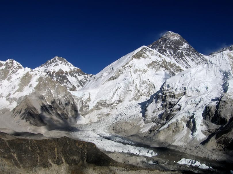 Lezárták a kínai Everest-tábort a turisták előtt