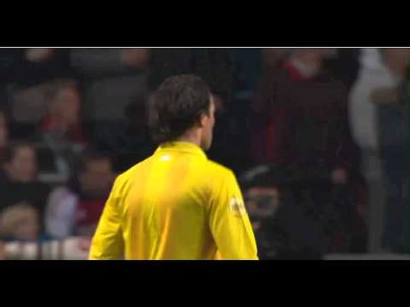 Elképesztő incidens miatt szakadt félbe az Ajax meccse - videó