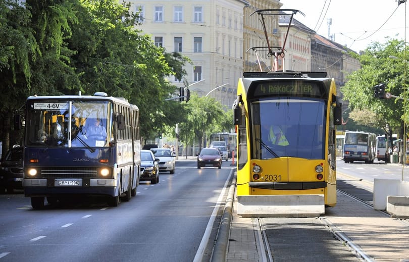 Miért is kellene buszsáv a világ egyik legforgalmasabb villamosának pótlásához?