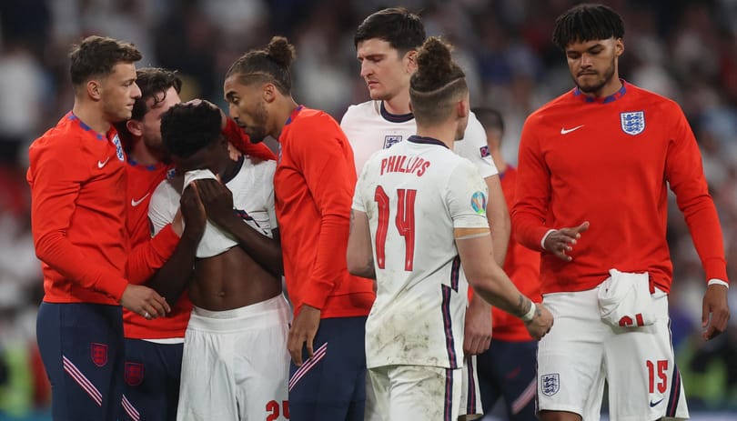 Bukayo Saka visszatért a közösségi médiába, és üzent a rasszista szurkolóknak
