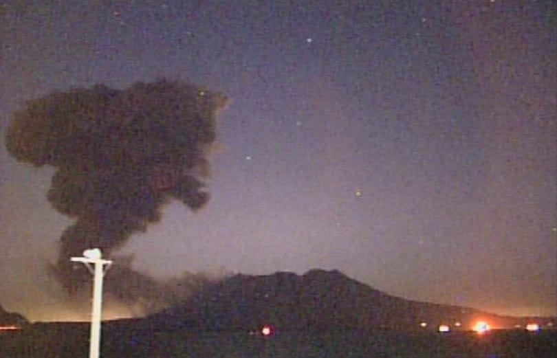Félelmetes felvétel a japán vulkánkitörésről - videó