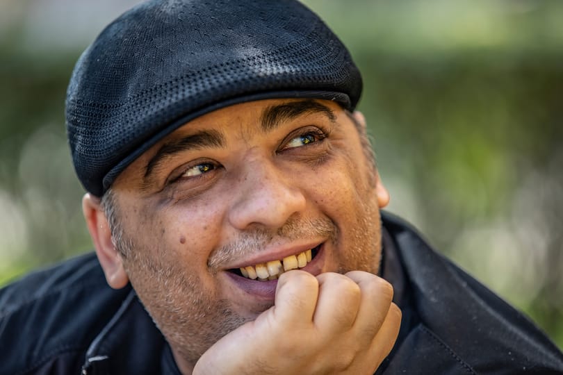 „Ha a barátaim nem segítenének, akkor tulajdonképpen hajléktalan lennék” – mondja a Fekete Vonat zenésze