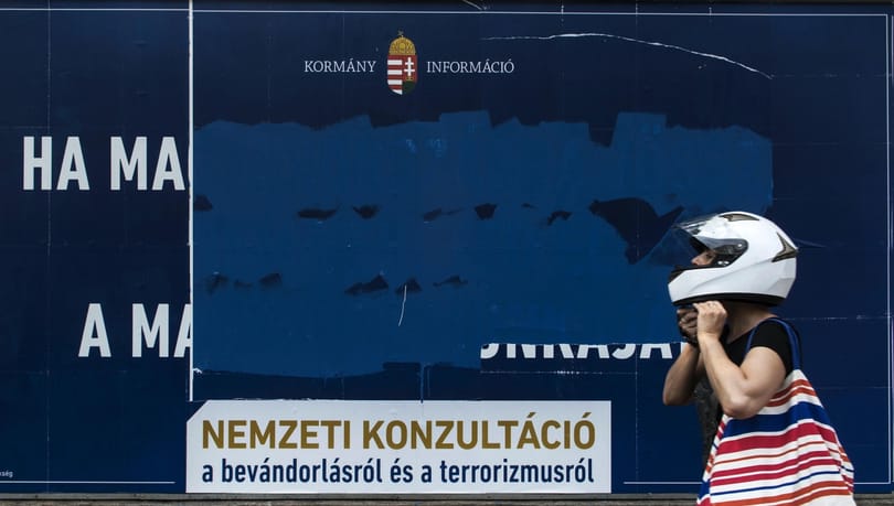 Már a BBC is a magyar plakátháborútól hangos