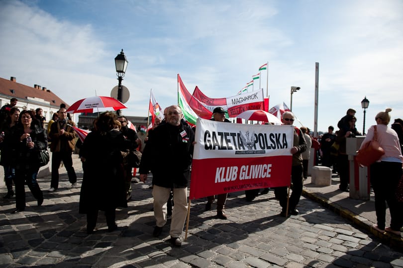 Videó: így éltetik Orbánt a lengyelek