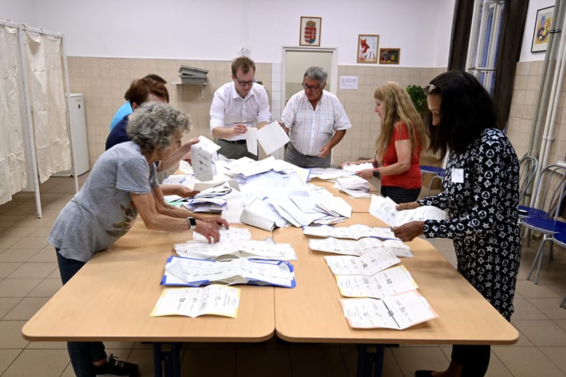 Szentkirályi visszalépése megtévesztés volt a nemzetközi megfigyelők szerint