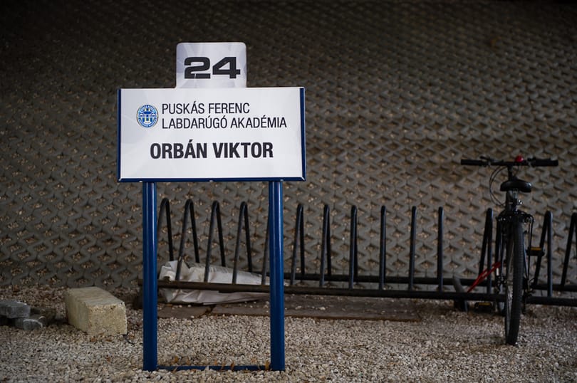 Kossuth tér 1-3. – Nagy pénz jut a kis focira