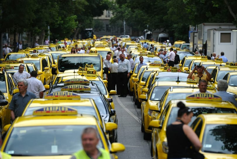 Jön a hiénákat büntető új taxisrendelet