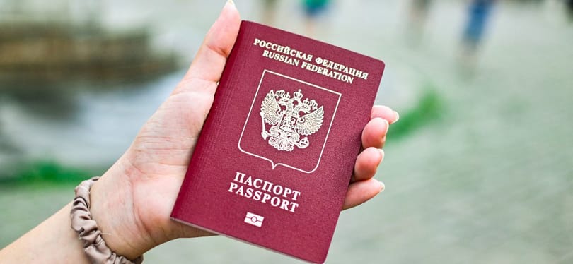 Kemény vita indult arról, hogy kitiltsa-e az EU az orosz turistákat