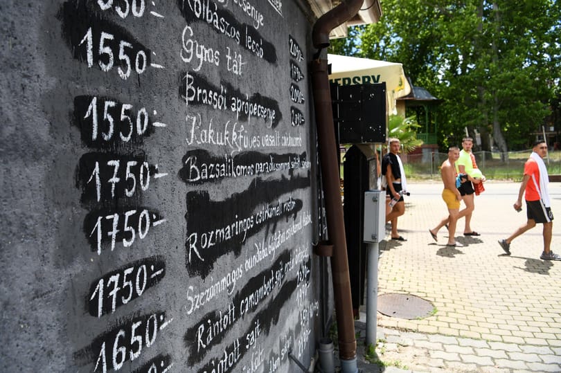 Brutálisat drágultak a strandételek, egy hamburgerért közel kétszer annyit kellett fizetni idén nyáron, mint tavaly
