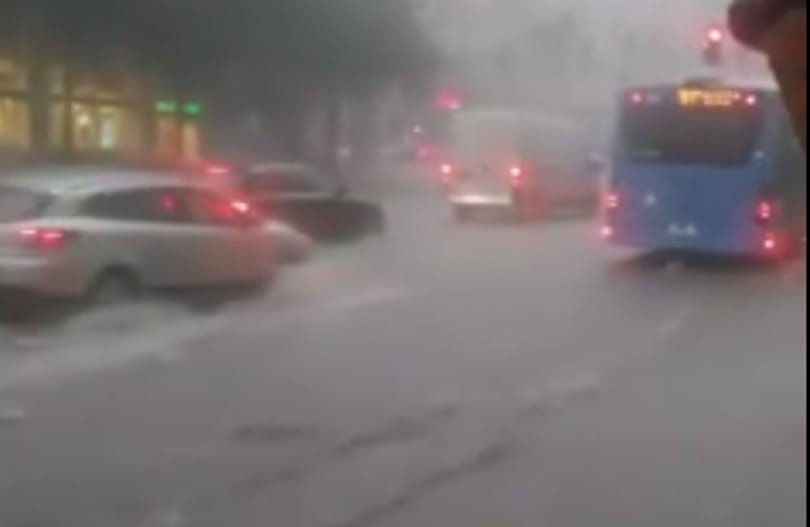 Videó: Hullámzik a Margit körút