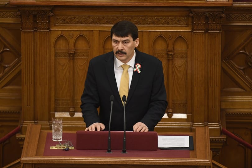 Aláírta a jogi határzár szigorítását Áder