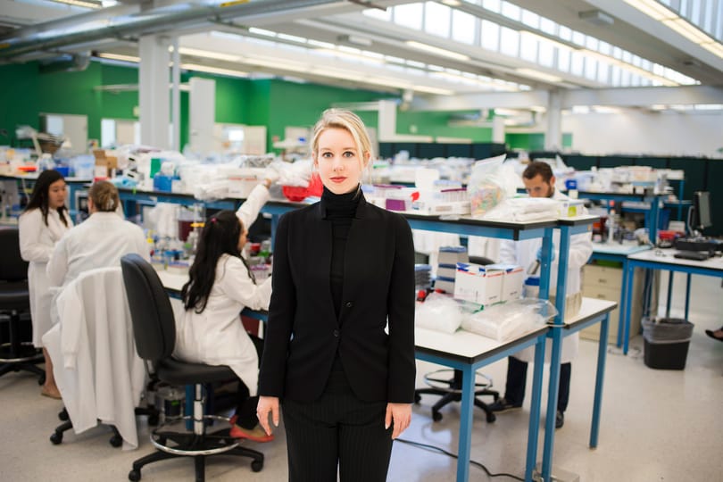 Kétségbeesetten próbálja elkerülni a börtönt az „évszázad csalását” elkövető Theranos-alapító