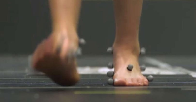 Robottal ütjük a nyomukat: hogyan is jártak az ősemberek?