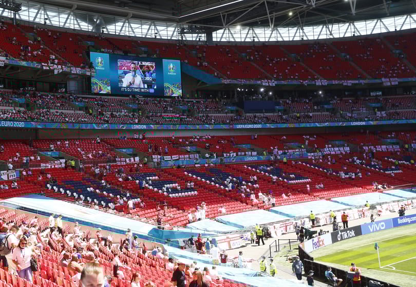 A Wembleyben félház lehet az elődöntőben és a döntőn