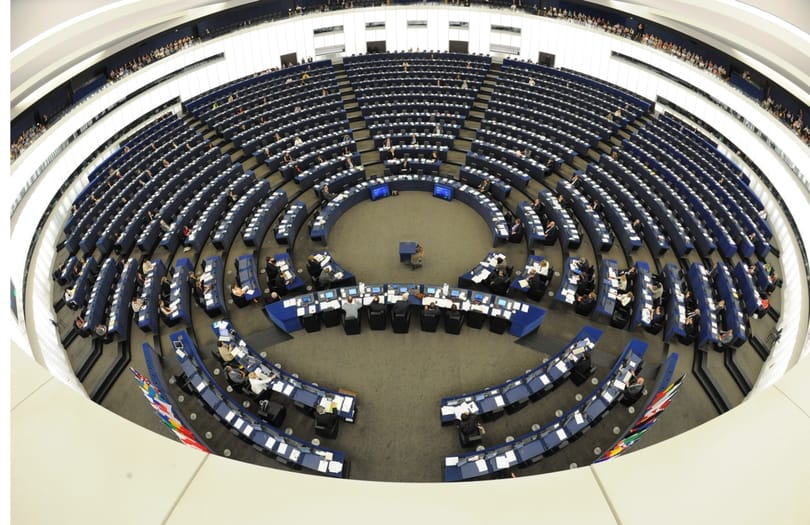 Megszavazta az EP a shortolás új uniós szabályait