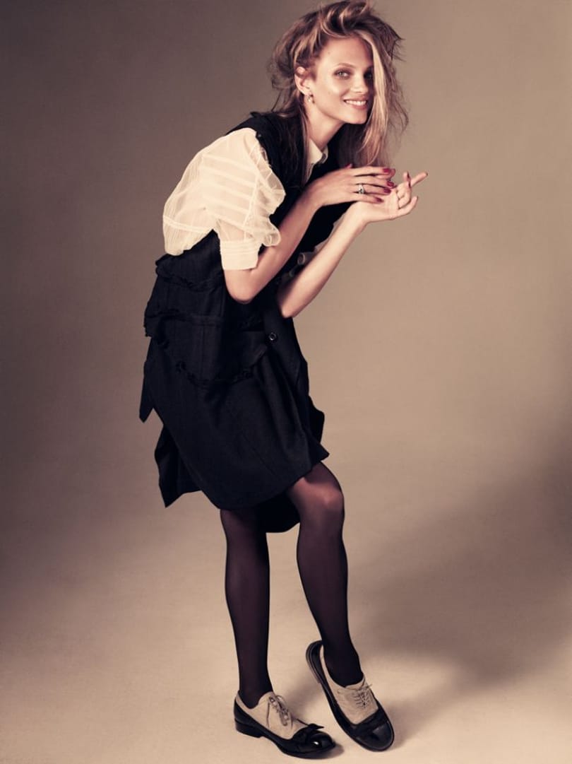 Gyorsétteremből a kifutóra: Anna Selezneva a januári Vogue Japan címlapján
