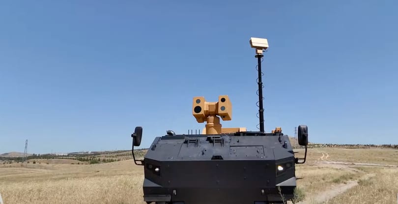 A levegőben süti meg az ellenséget Törökország új, lézeres tankja (videó)