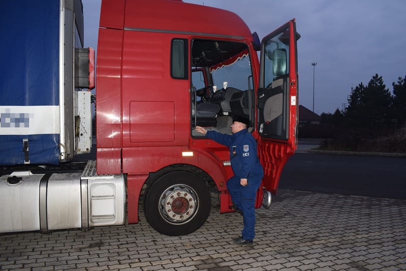 Sok teherautó lépi át a határt Csengersimánál, de ezzel az eggyel volt egy kis probléma