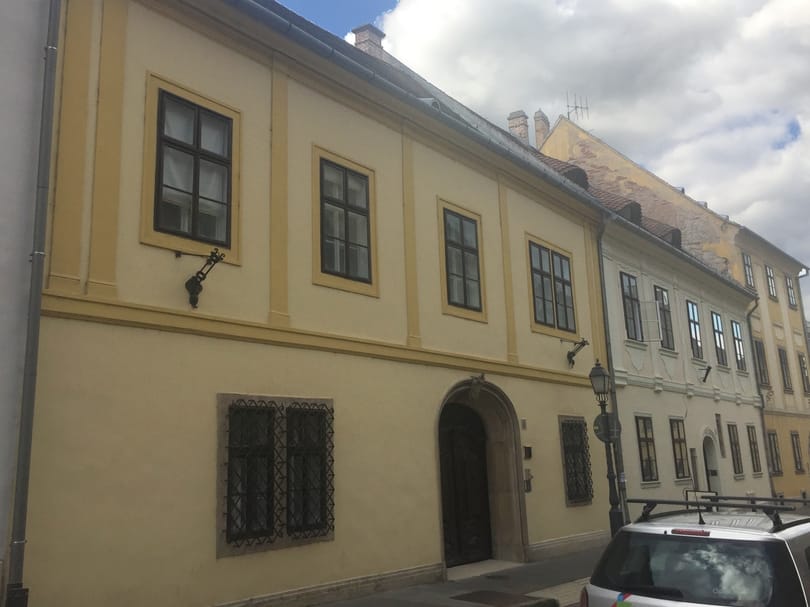 Bérlakás a Várban havi 40 ezerért – raktárnak jó lesz?
