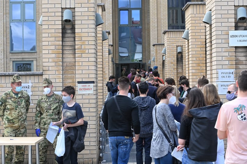 Hétfőtől megint katonák segítenek a kórházakban