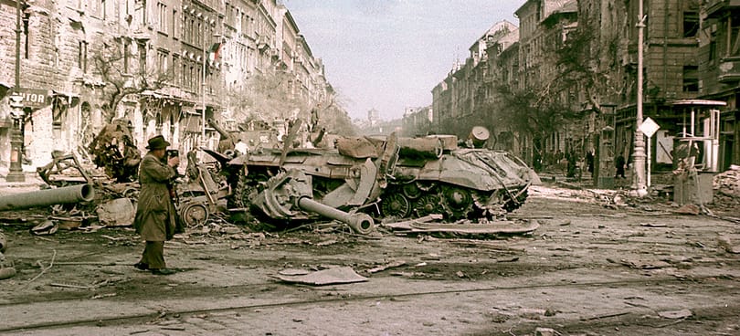 Megtalált képek: '56 színesben a HVG-ben és a hvg.hu-n