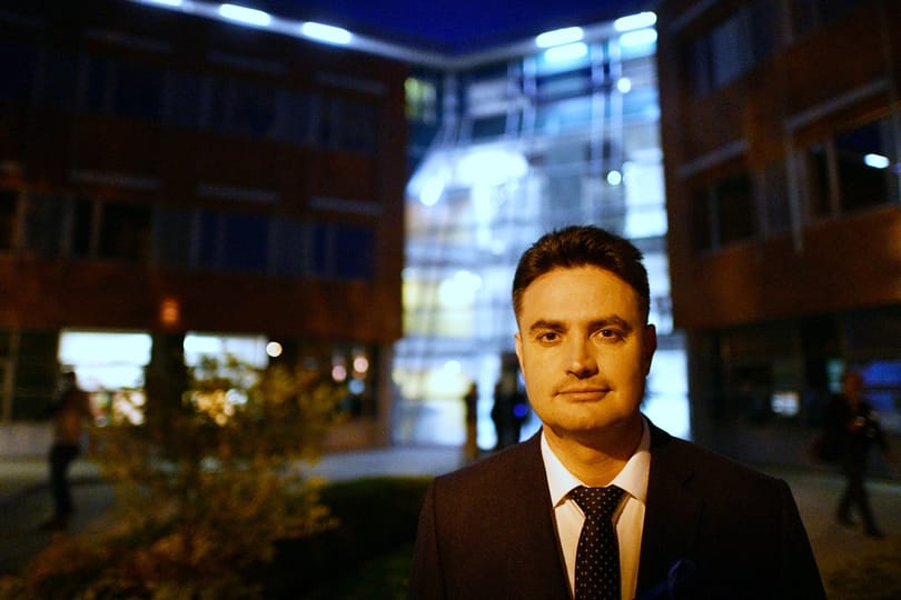 Fasiszta pártállamot építő Orbán Viktor és meleg Orbán Gáspár – Márki-Zay Péter bemutatkozott Brüsszelben