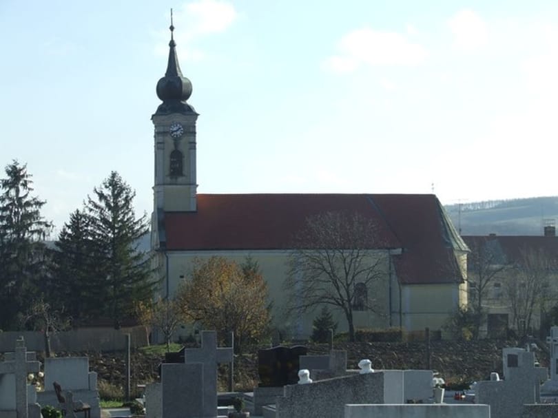 Életveszély: istentisztelet közben hullott le a vakolat a nagymányoki templomban