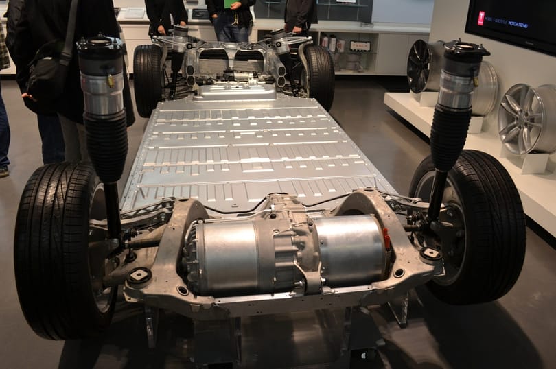 16 évig is jó lehet: állítólag kész az új aksi, amelyre még Elon Musk is felkapta a fejét