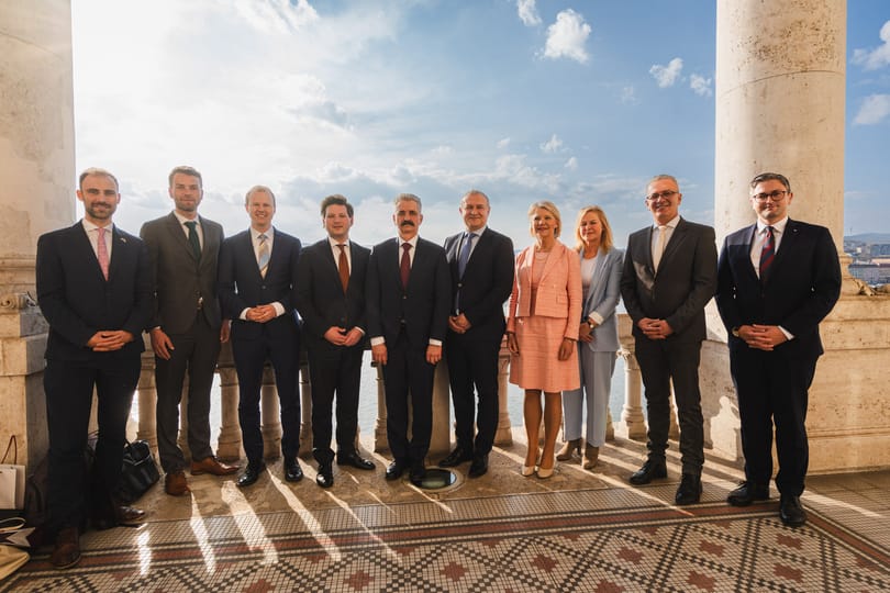 Holland parlamenti delegáció érkezett Magyarországra, a jogállamiságot is vizsgálják