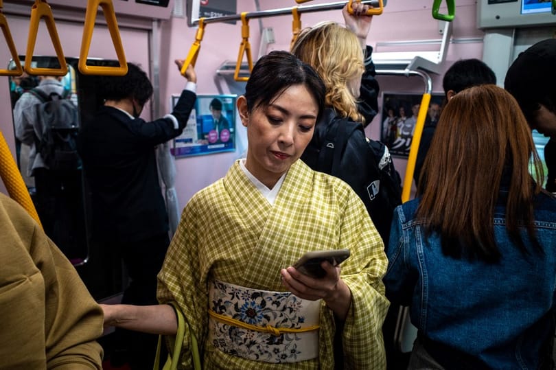 Főzz, moss, mosolyogj, masszírozz – szórólapokon okította a kismamákat egy japán város
