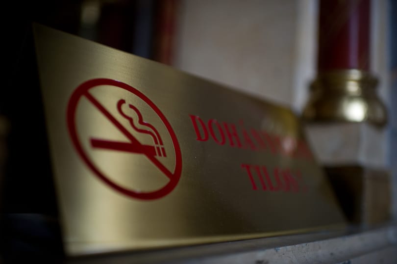 Jobban járnak a cégek, ha a dolgozó nem dohányzik 