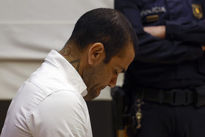 Bűnösnek találták Dani Alvest, négy és fél év börtönbüntetést kapott szexuális zaklatásért