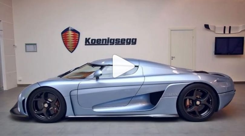 Mi történik, ha a Koenigsegg távirányítóján megnyomjuk a Show Mode gombot? Hát ez
