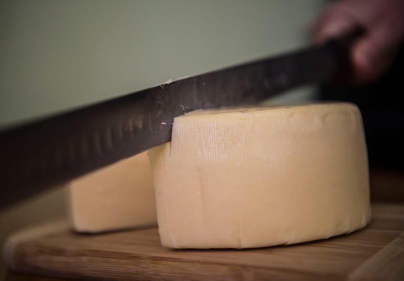 A vaj után a trappista sajt árát is tartósan csökkenti az Aldi