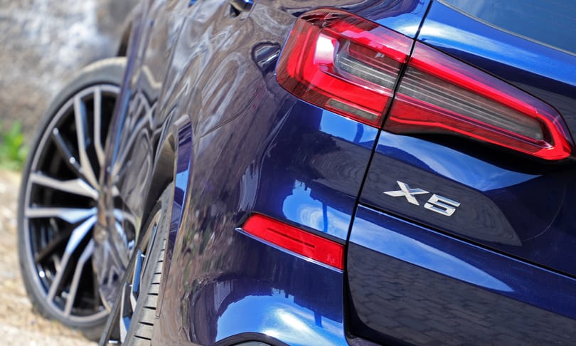 Videón a hamarosan megújuló BMW X5