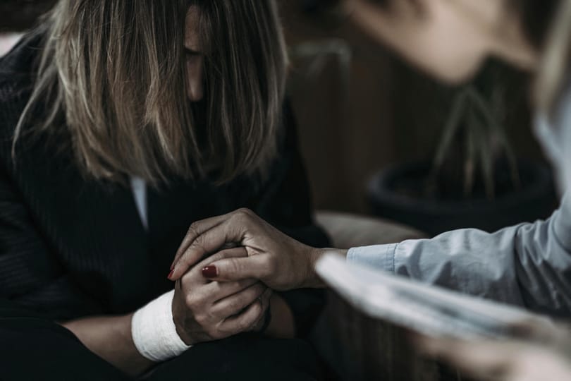 Mit tanácsolnak a depresszió ellen az orvosok? És mit a ChatGPT?