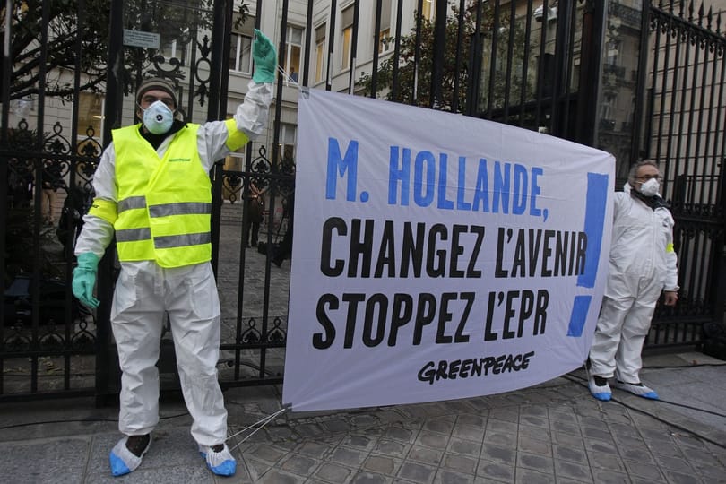 Greenpeace-esek hatoltak be egy francia atomerőműbe