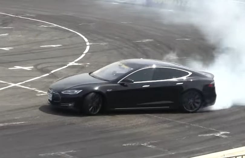 Itt az eddigi legdurvább Tesla-baleset