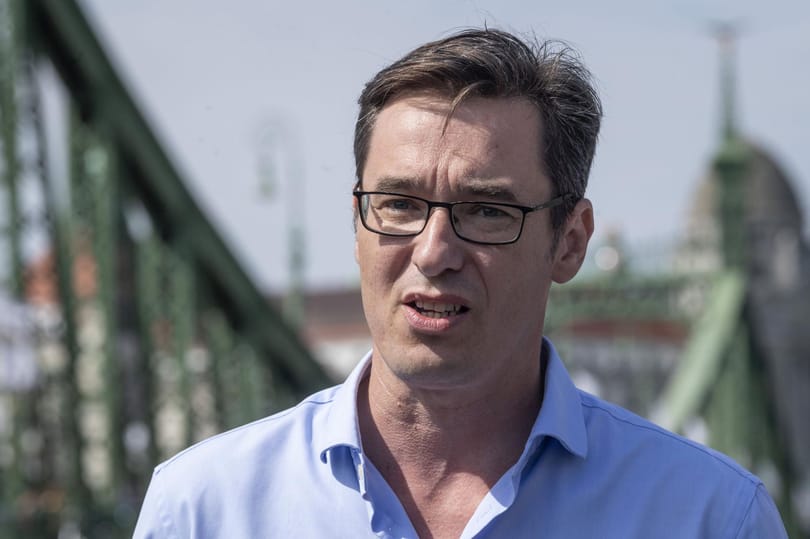 Most Budapesten tűnt fel a lejárató kérdésekkel támadó közvélemény-kutató