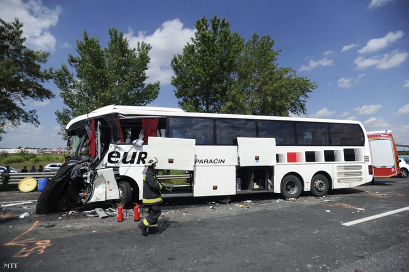 Itt vannak részletek az M0-son történt tegnapi súlyos buszbalesetről