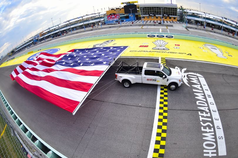 Hazafiságból is rendesen vetélkedik a Ford és Chevrolet