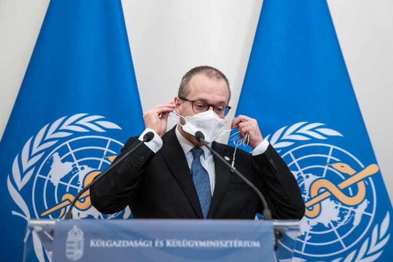 A WHO európai vezetője szerint vissza kellene állítani a maszkviselést, hogy ne kelljen újabb lezárás