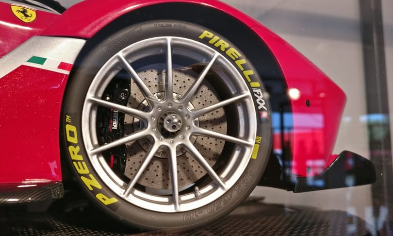 Körbefotóztuk a Pécsett gyártott szuperdrága Ferrarikat