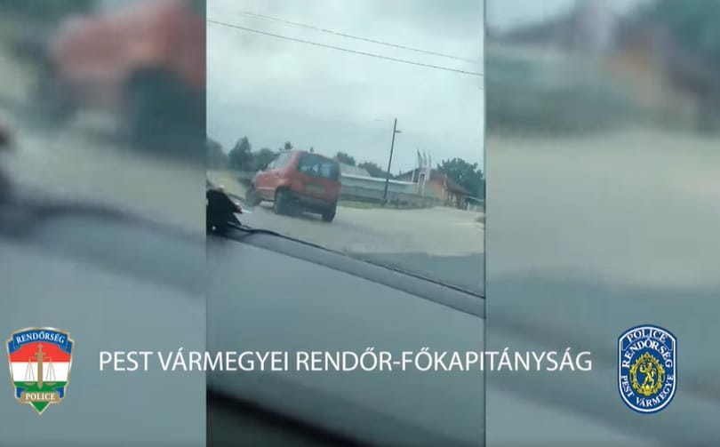 Kis kocsival, de nagy önbizalommal menekült egy autós a rendőrök elől Sülysápon – videó 