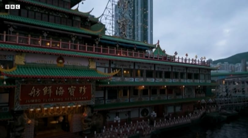 Új helyre akarták vinni, de beütött a baj: elsüllyedt Hongkong ikonikus étterme