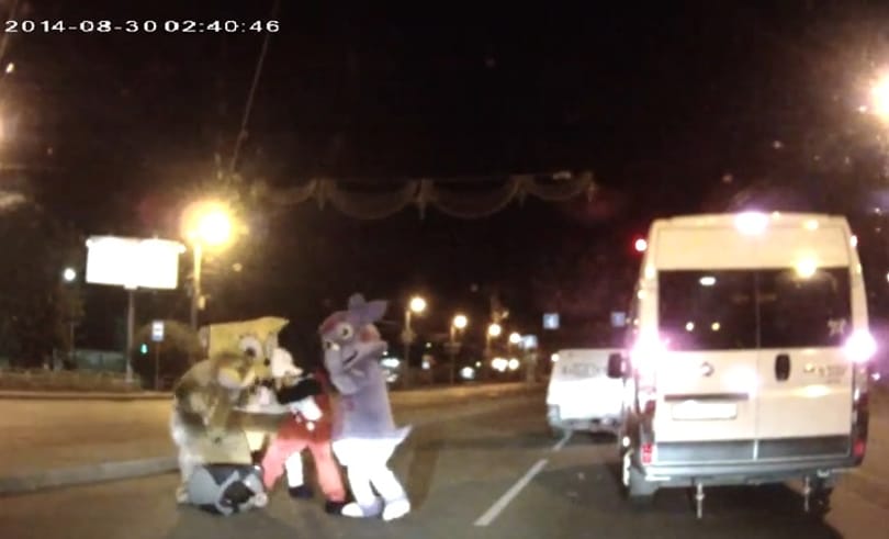 Ezért nem érdemes kötözködni egy másik sofőrrel - videó