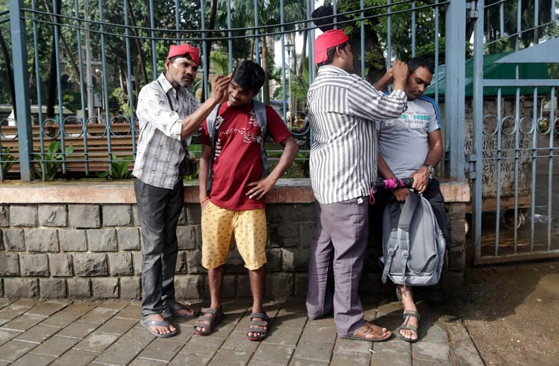 Több százan csinálnak egy bizarr munkát bagóért Mumbai utcáin – fotók